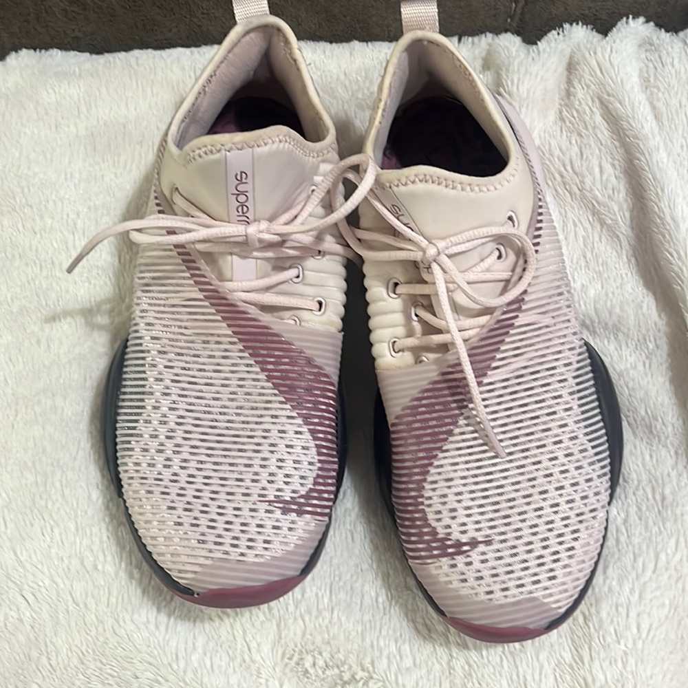 Nike Women’s Light Pink and Mauve Sneakers
